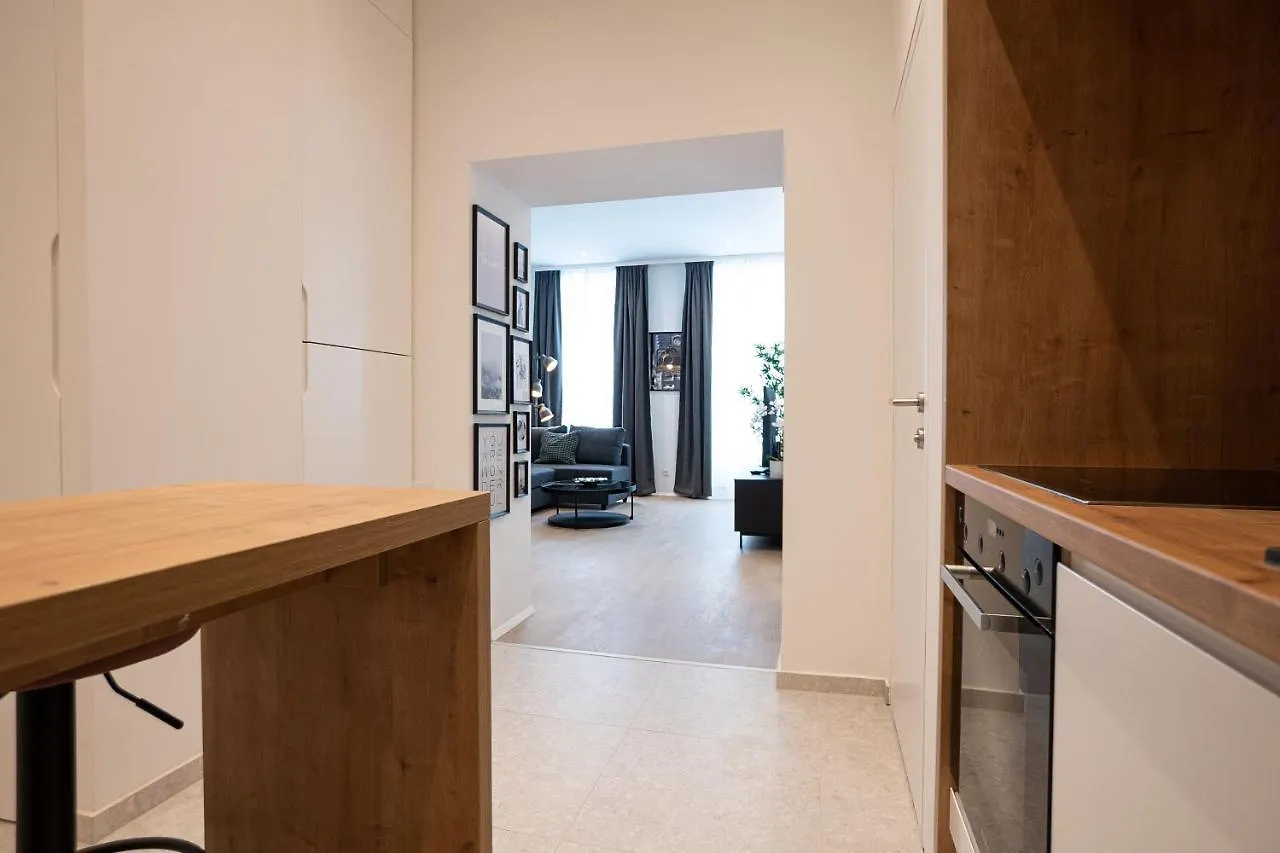 Posh Studio With A King-Size Bed And Modern Design Wenen 0*,