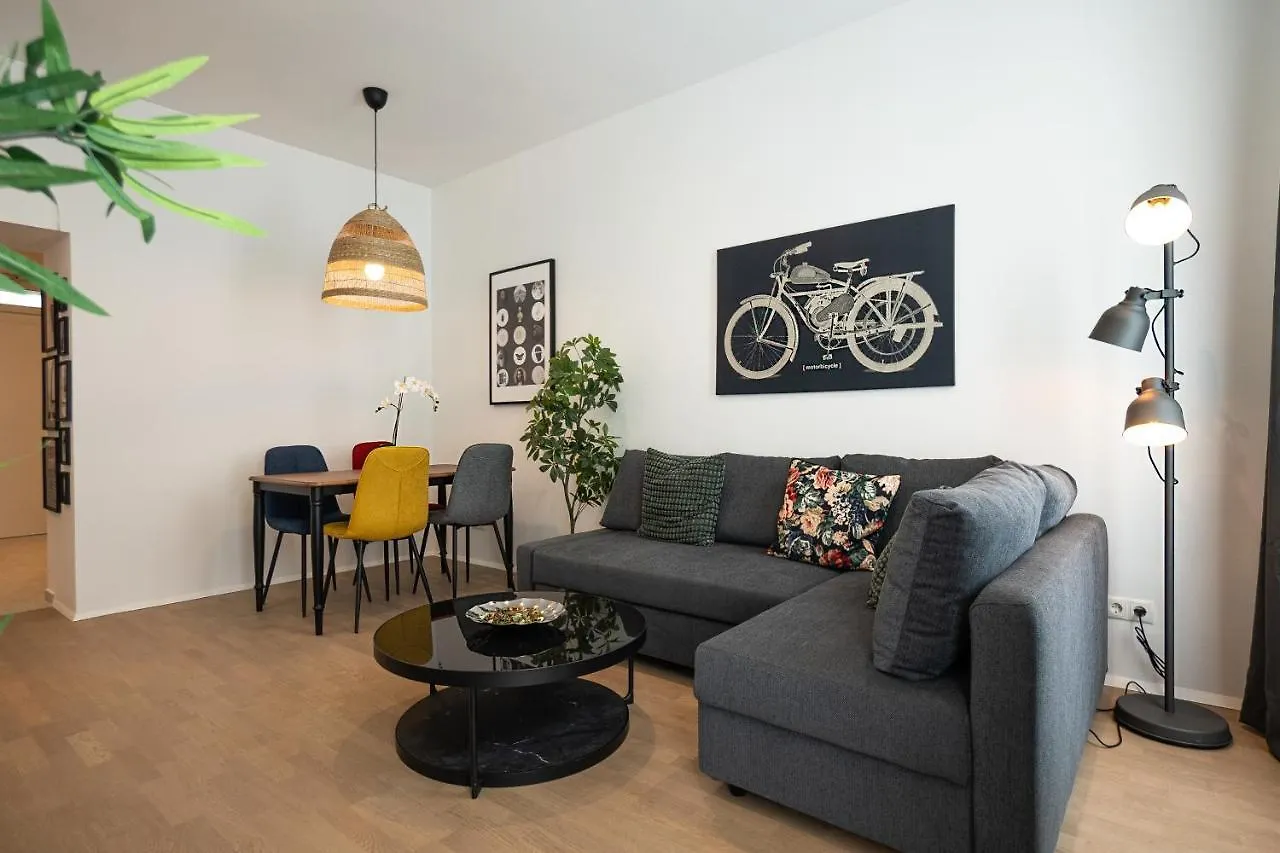 Posh Studio With A King-Size Bed And Modern Design Wenen Appartement