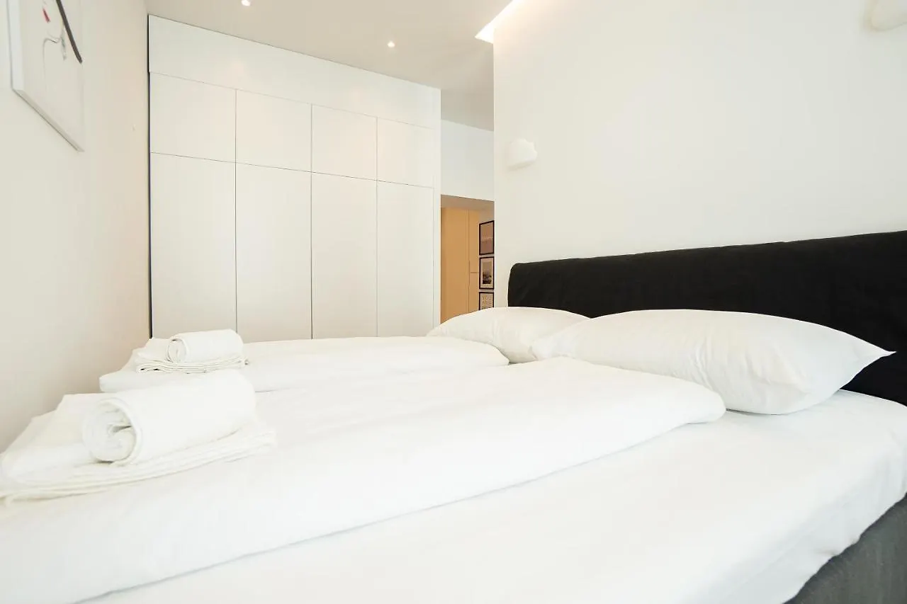 Posh Studio With A King-Size Bed And Modern Design Wenen Oostenrijk