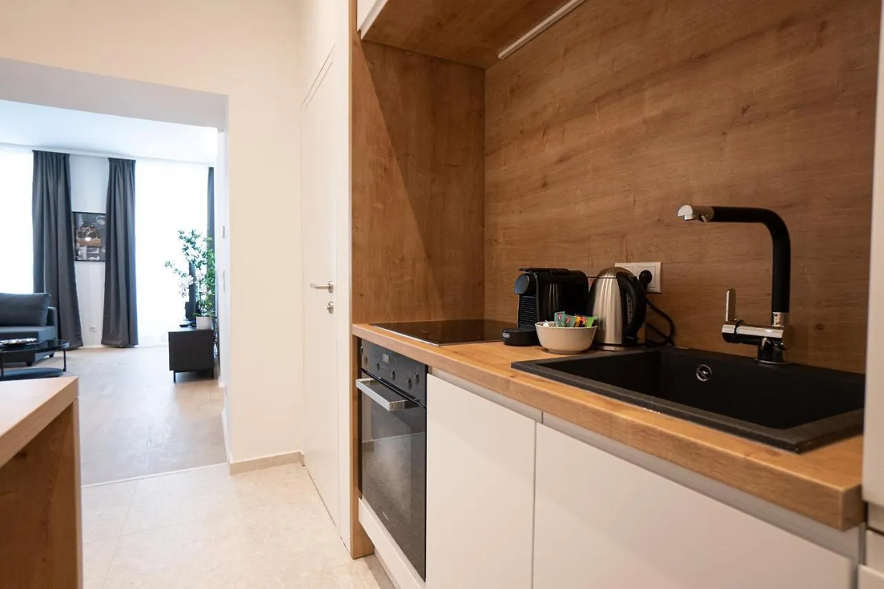 Posh Studio With A King-Size Bed And Modern Design Wenen Appartement